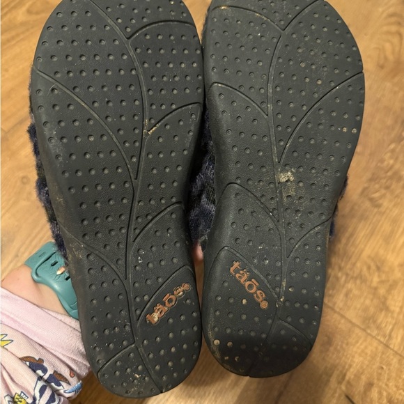 Taos Knit Patterned Slip ons size 7 - Picture 8 of 8